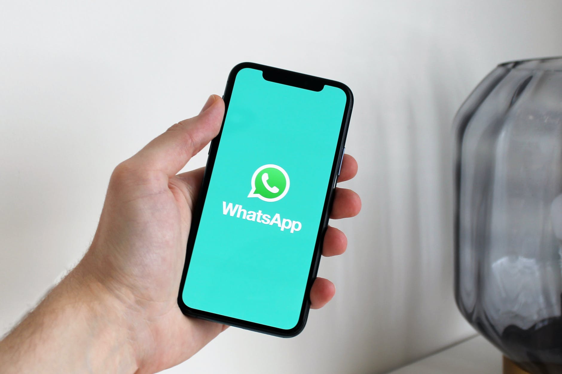 Whatsapp logo op mobiele telefoon